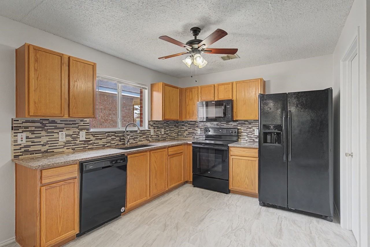 1421 Knottingham Dr - Photo 7 of 24