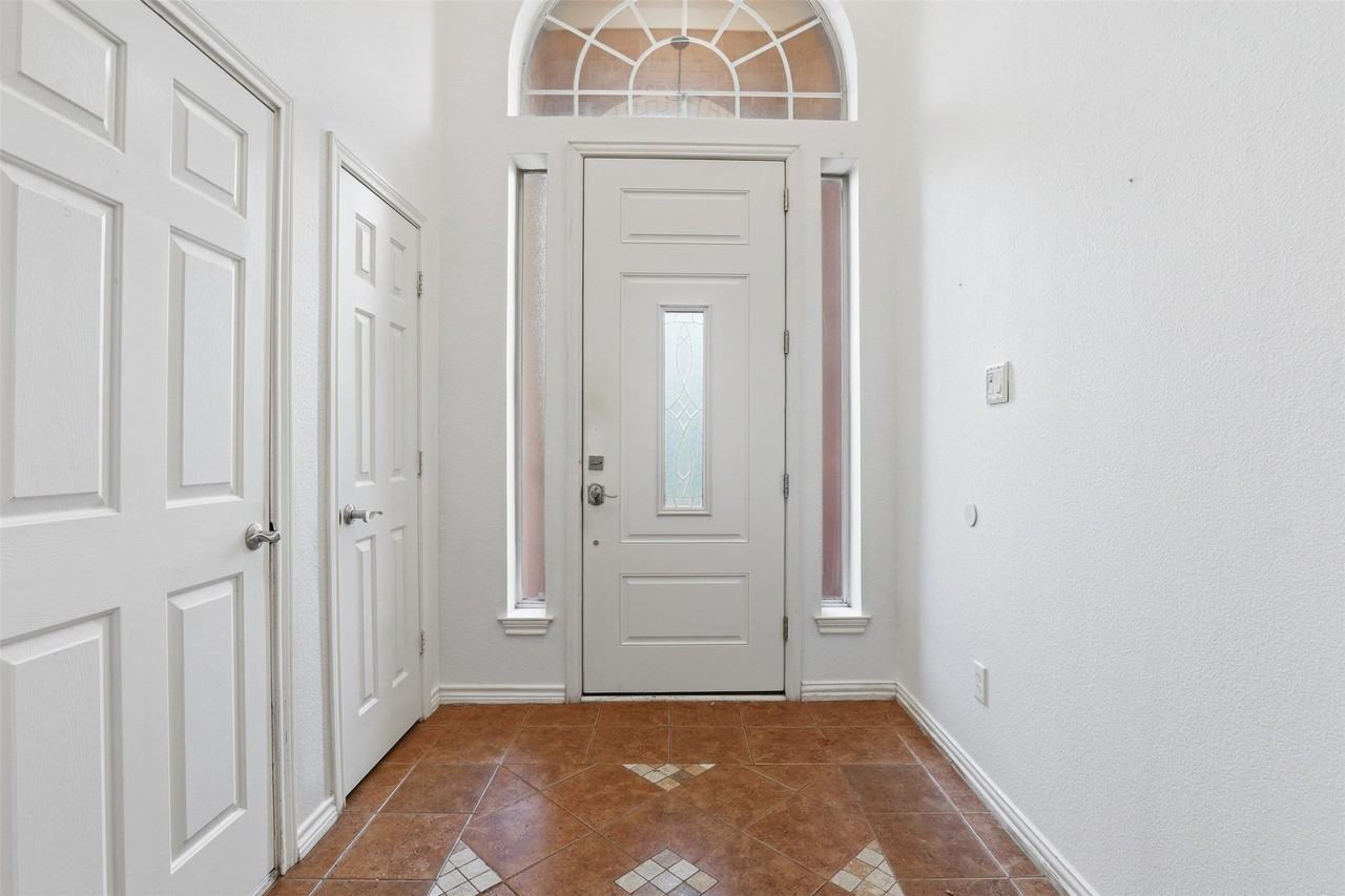 6320 Merritt Way Ct - Photo 5 of 38