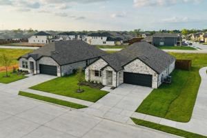 featured image of 463 Yellowstar Ln