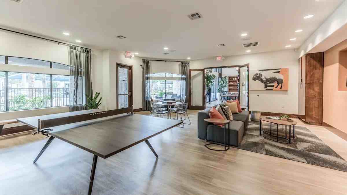 19002 Mission Park Dr - Photo 4 of 8