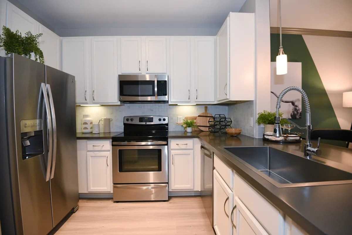 19002 Mission Park Dr - Photo 5 of 8