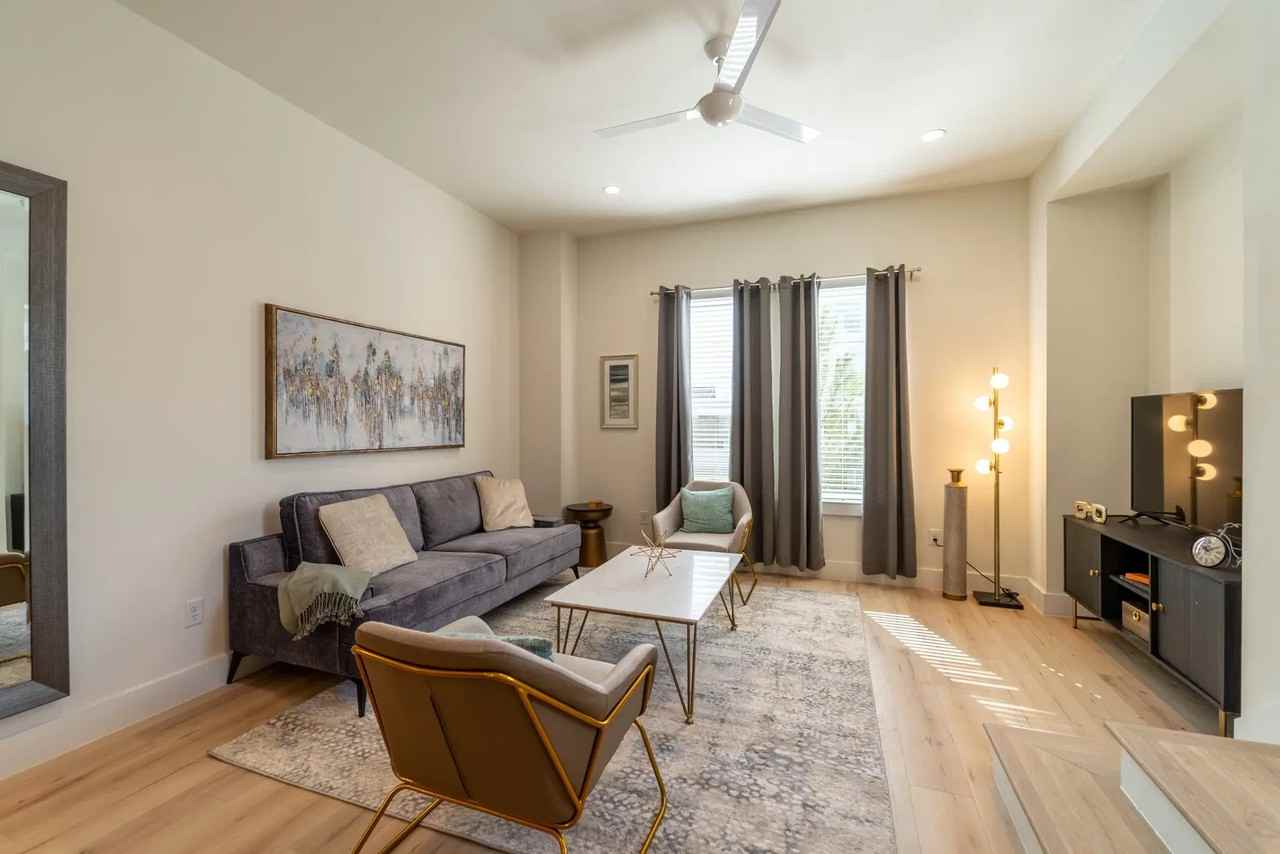 3275 Summer St - Photo 5 of 8