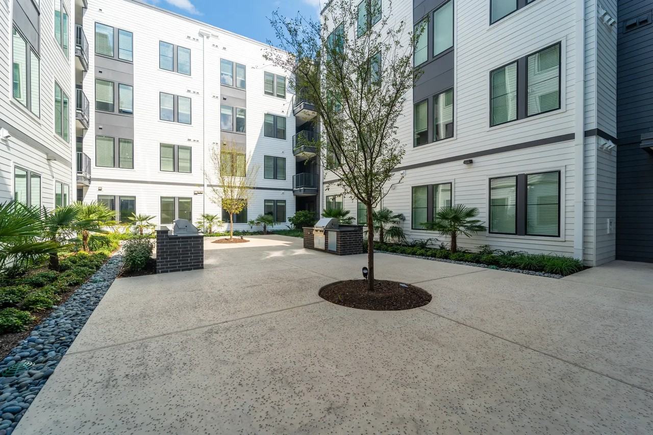 1690 North Loop - Photo 3 of 8