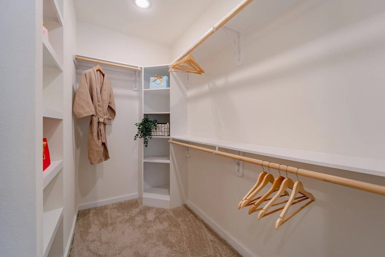 2101 N Shepherd Dr - Photo 6 of 8