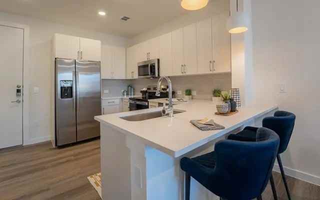616 W 20th St - Photo 6 of 8