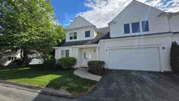 featured image of 910 W Roxbury Pkwy