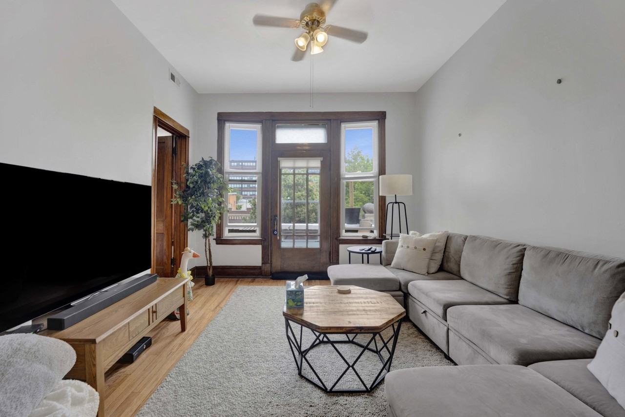 2337 W Thomas St #3F - Photo 2 of 8
