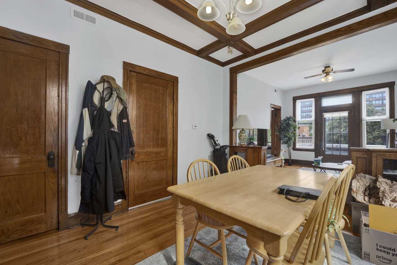 2337 W Thomas St #3F - Photo 7 of 8
