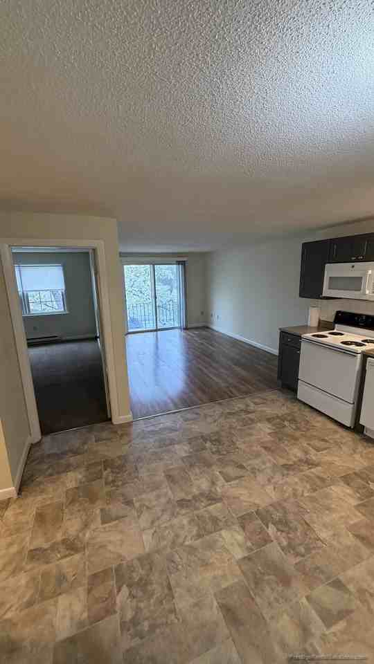40 Dinan Dr #11 - Photo 2 of 20