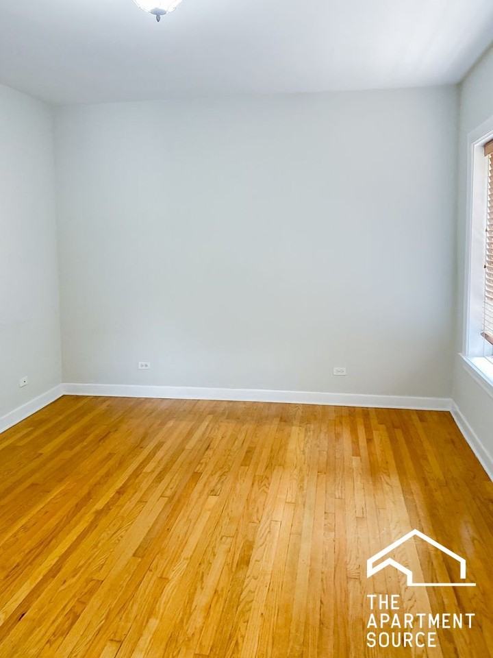 1950 W Leland Ave #1 - Photo 3 of 8