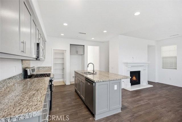 68 Fosco St - Photo 4 of 8