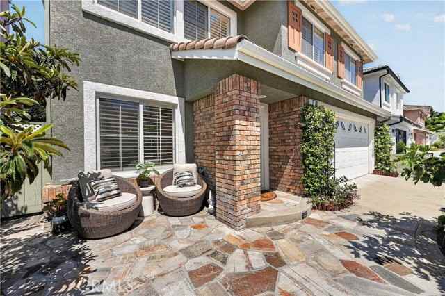 7 Carriage Dr - Photo 2 of 8
