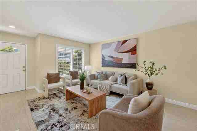 7 Carriage Dr - Photo 4 of 8