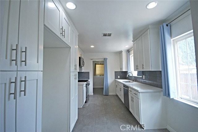 10622 Zelzah Ave - Photo 7 of 8