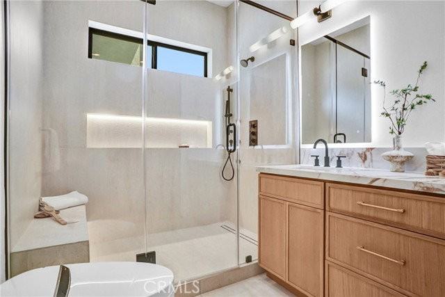 19350 Lanark St - Photo 5 of 8