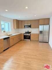 5417 Gentry Ave - Photo 3 of 8
