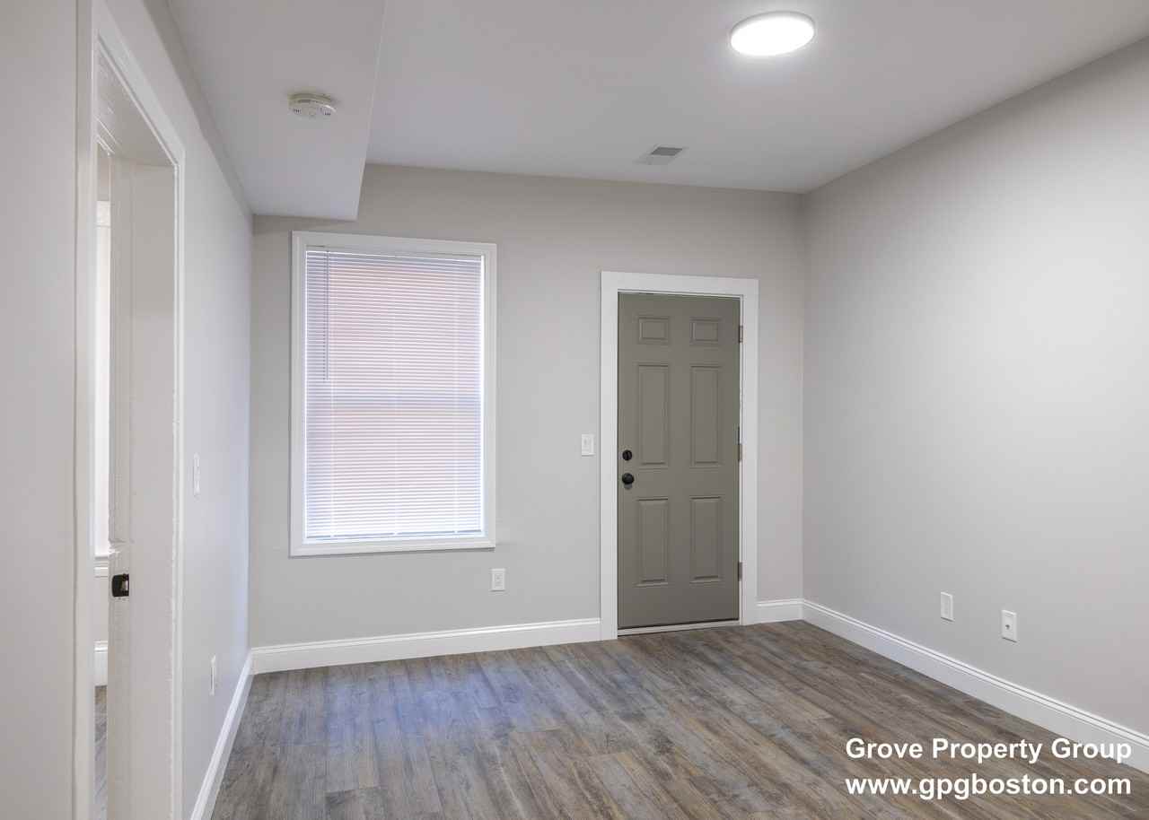626 E 6th St #2 - Photo 3 of 15