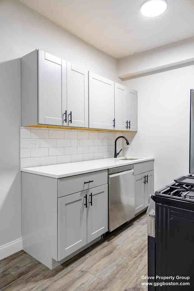 626 E 6th St #2 - Photo 5 of 15
