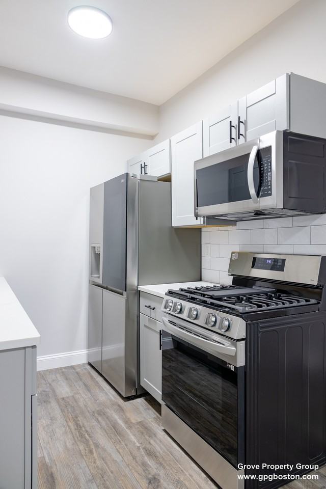 626 E 6th St #2 - Photo 6 of 15