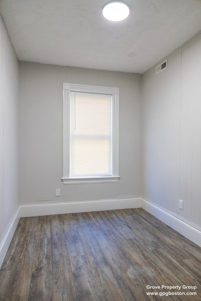 626 E 6th St #2 - Photo 7 of 15