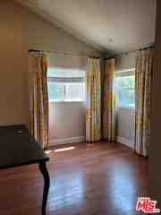 8501 Lilienthal Ave - Photo 4 of 7