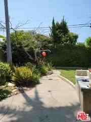8501 Lilienthal Ave - Photo 5 of 7