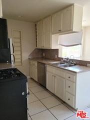 8501 Lilienthal Ave - Photo 7 of 7