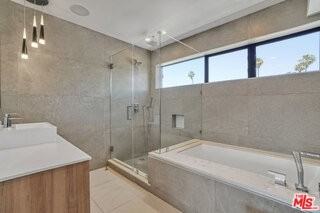 1447 N Martel Ave - Photo 7 of 8