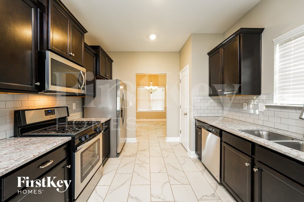 100 Orchard Ln - Photo 7 of 19