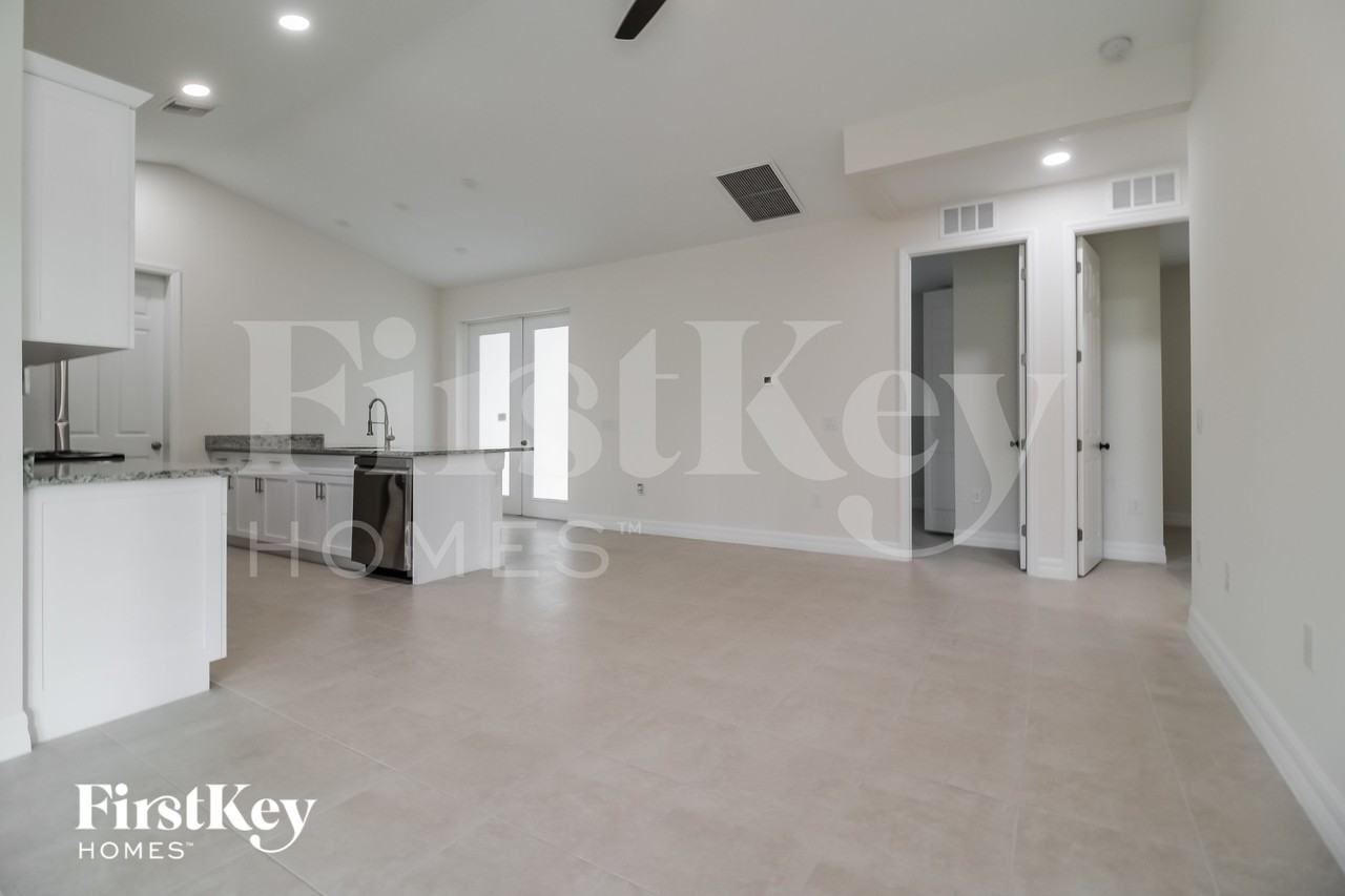 711 Nimitz Blvd - Photo 4 of 16
