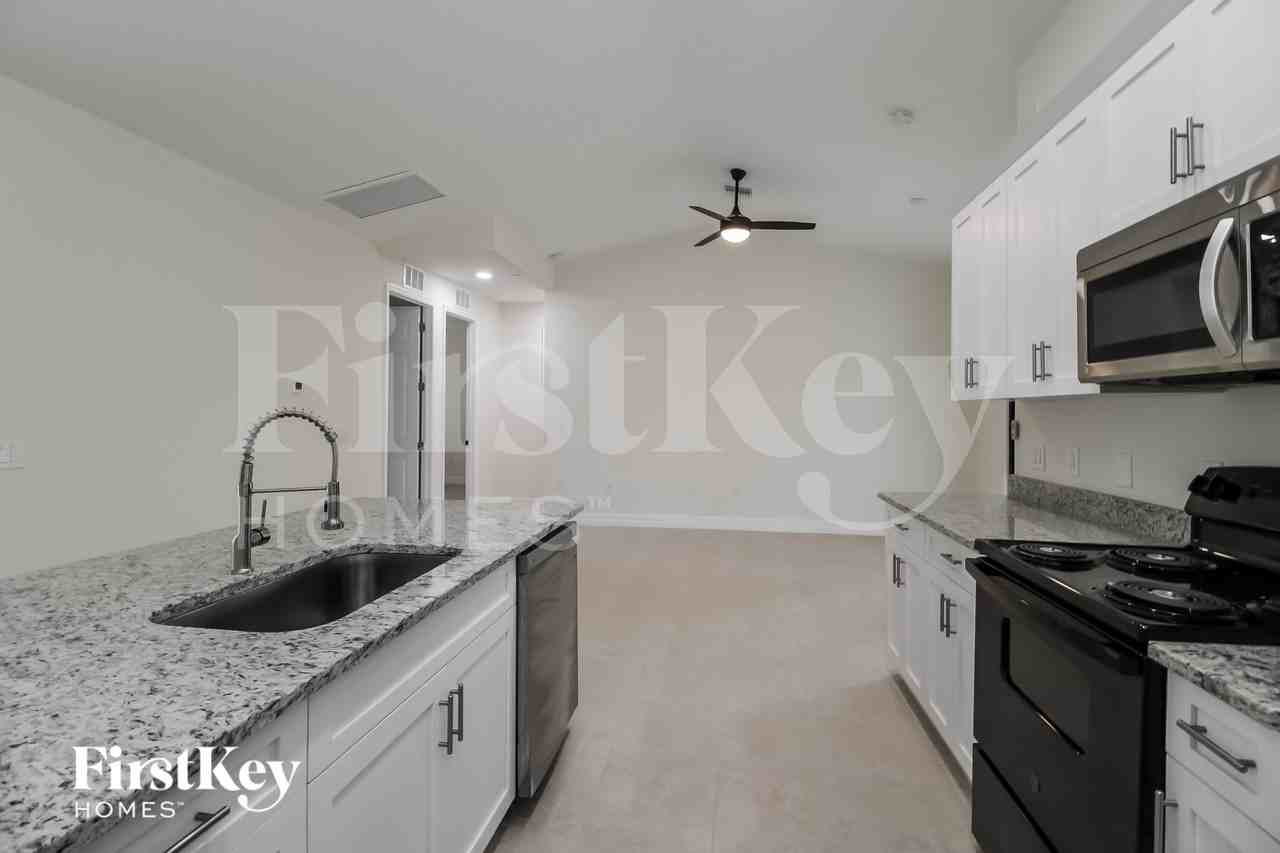711 Nimitz Blvd - Photo 7 of 16