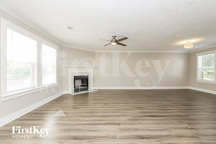 6001 Burnett Cir - Photo 2 of 15