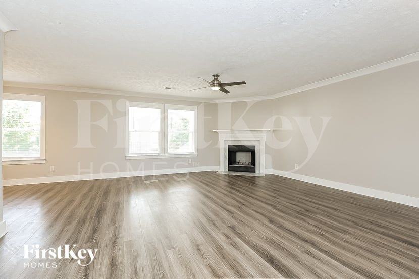 6001 Burnett Cir - Photo 3 of 15