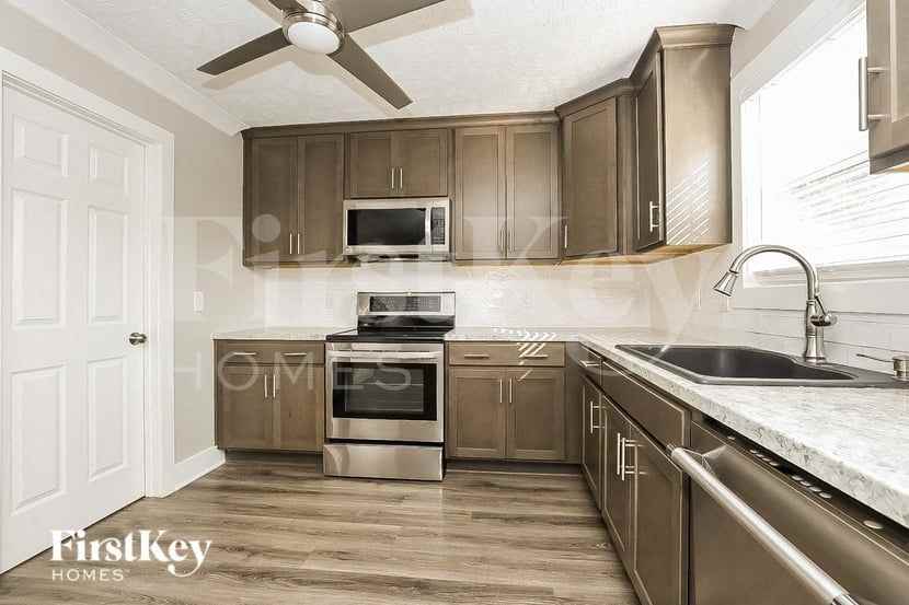 6001 Burnett Cir - Photo 5 of 15