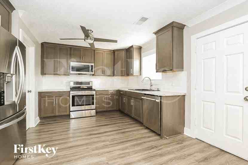 6001 Burnett Cir - Photo 6 of 15