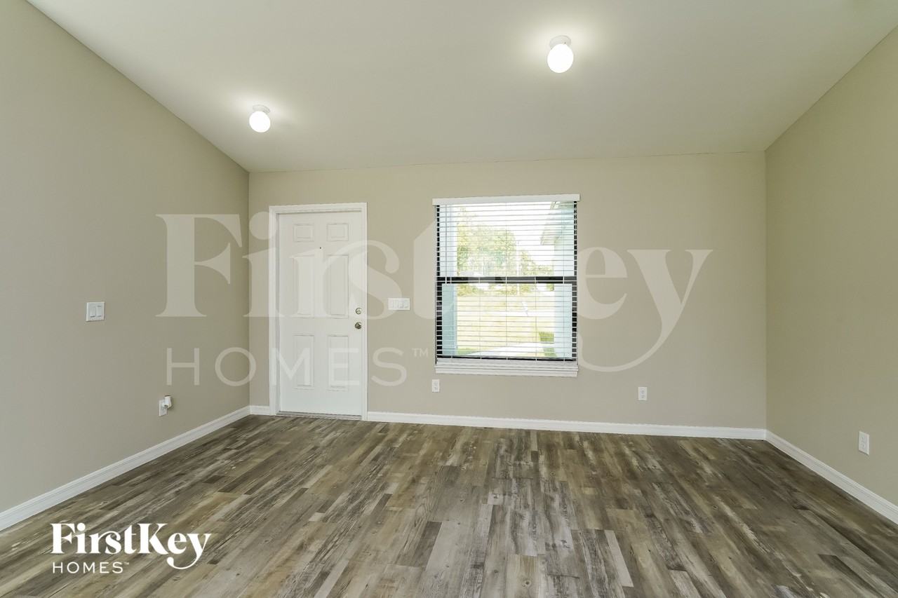 755 Puccini Ave S - Photo 4 of 16