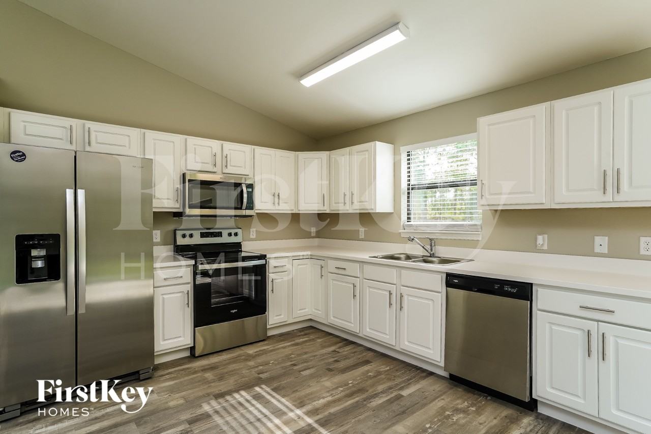 755 Puccini Ave S - Photo 6 of 16