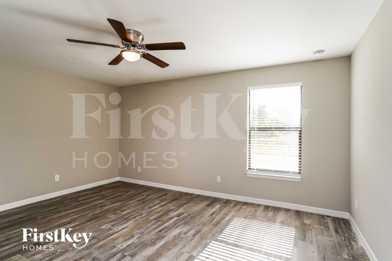 755 Puccini Ave S - Photo 7 of 16