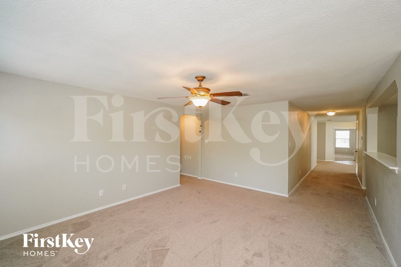 8027 Saratoga Knl - Photo 6 of 15
