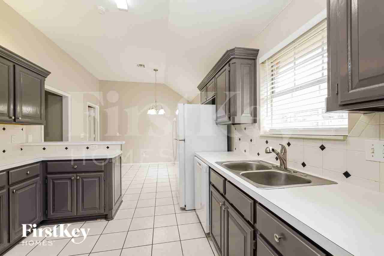 1528 Nw 179th St - Photo 5 of 19