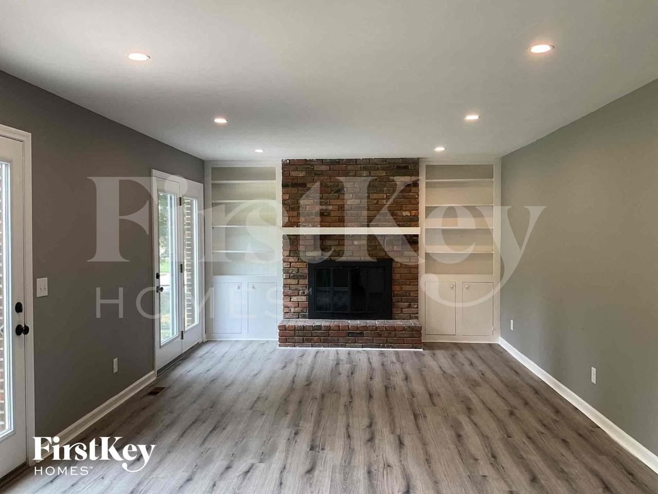 816 Broadview Dr - Photo 3 of 15