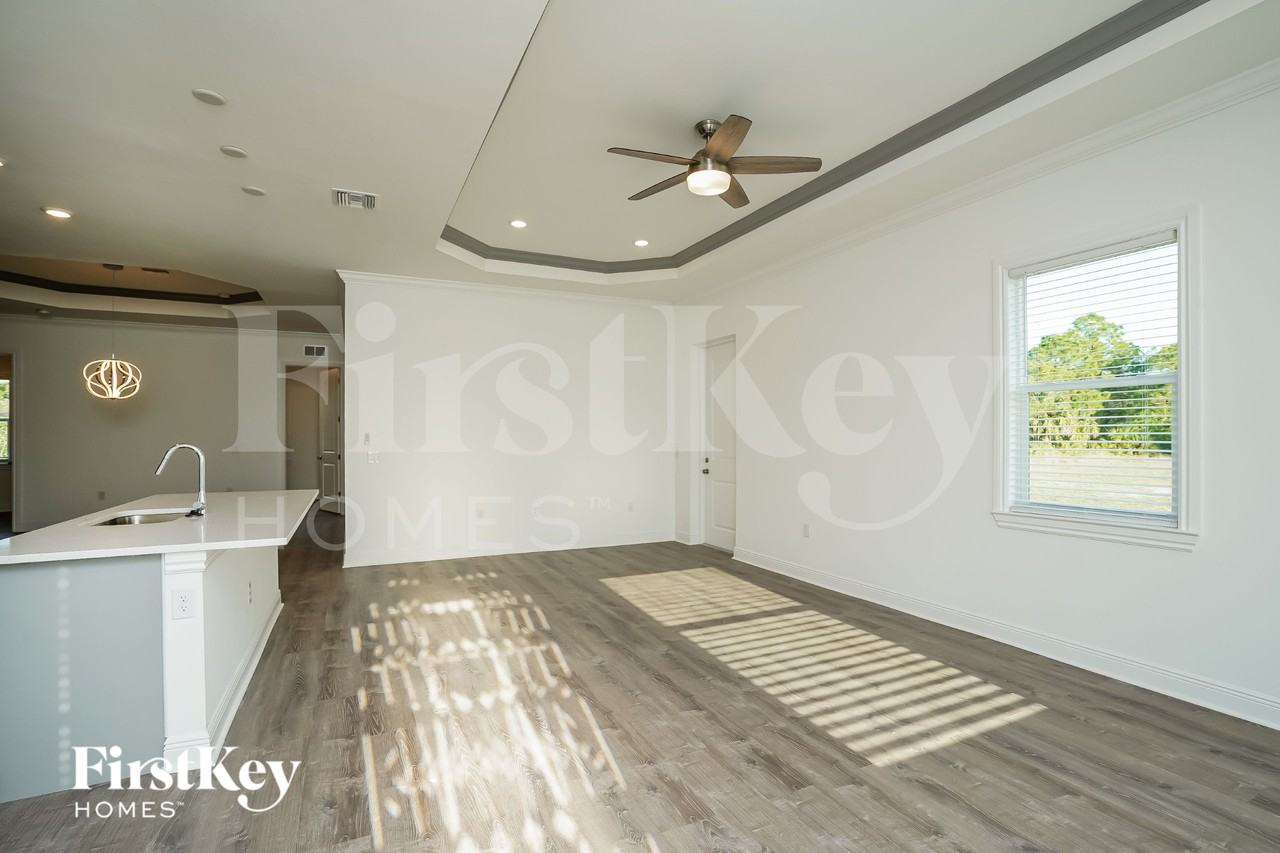 3910 Ne 19th Pl - Photo 2 of 16