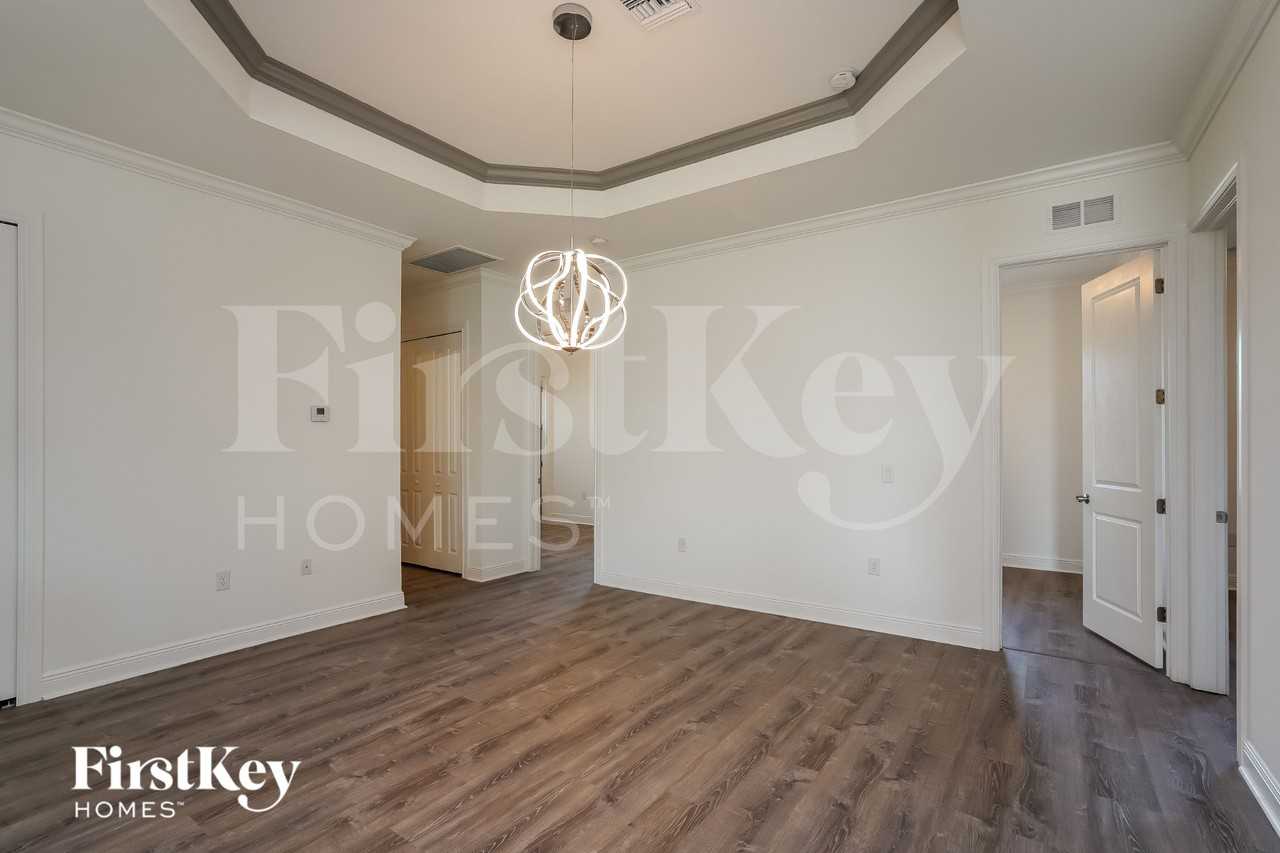 3910 Ne 19th Pl - Photo 3 of 16
