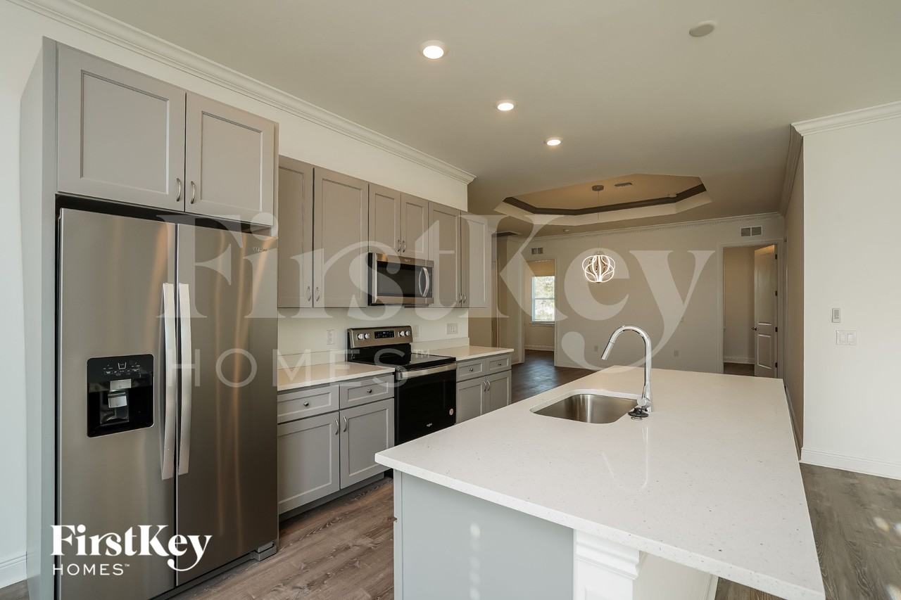 3910 Ne 19th Pl - Photo 5 of 16