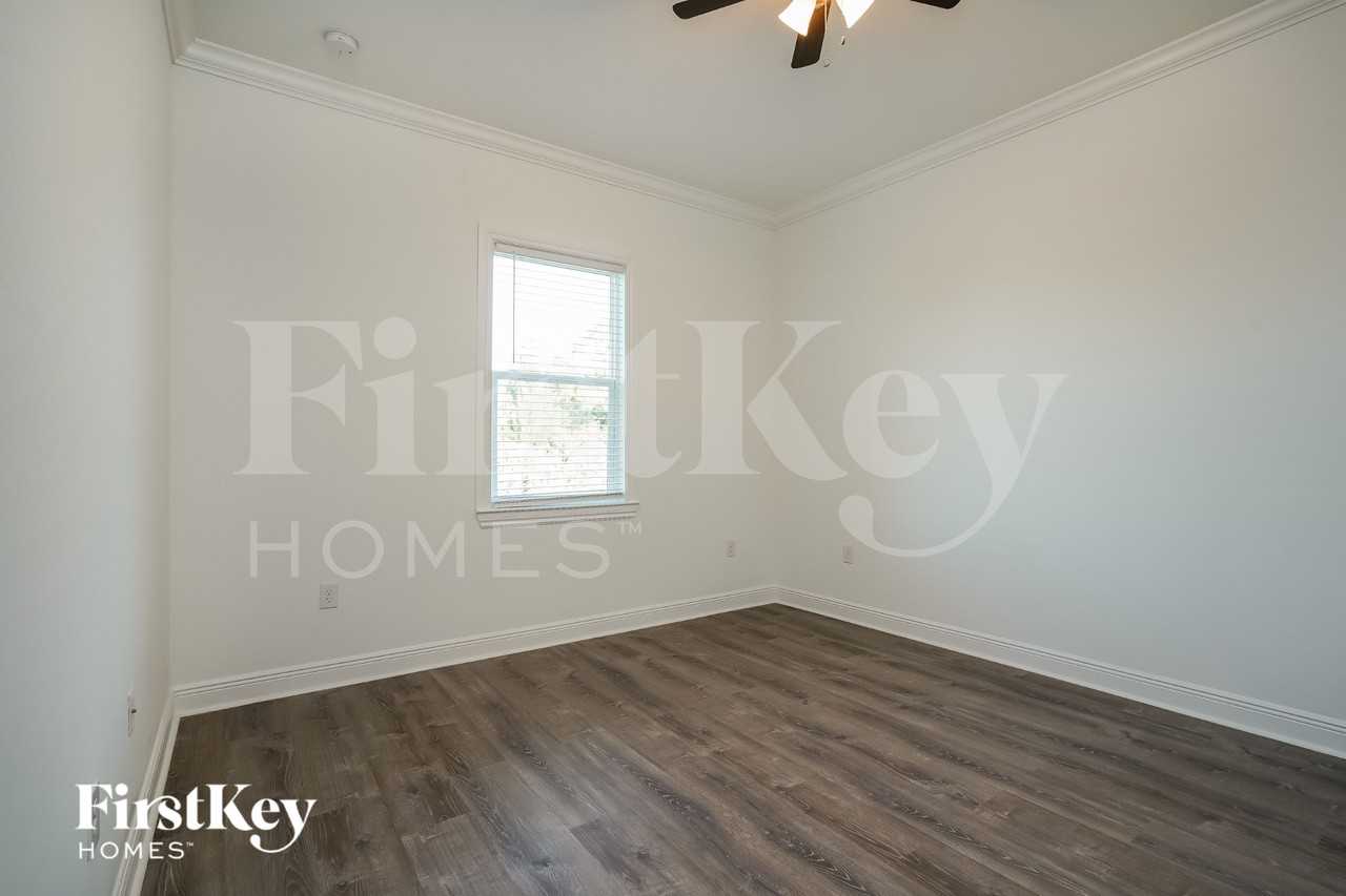 3910 Ne 19th Pl - Photo 6 of 16