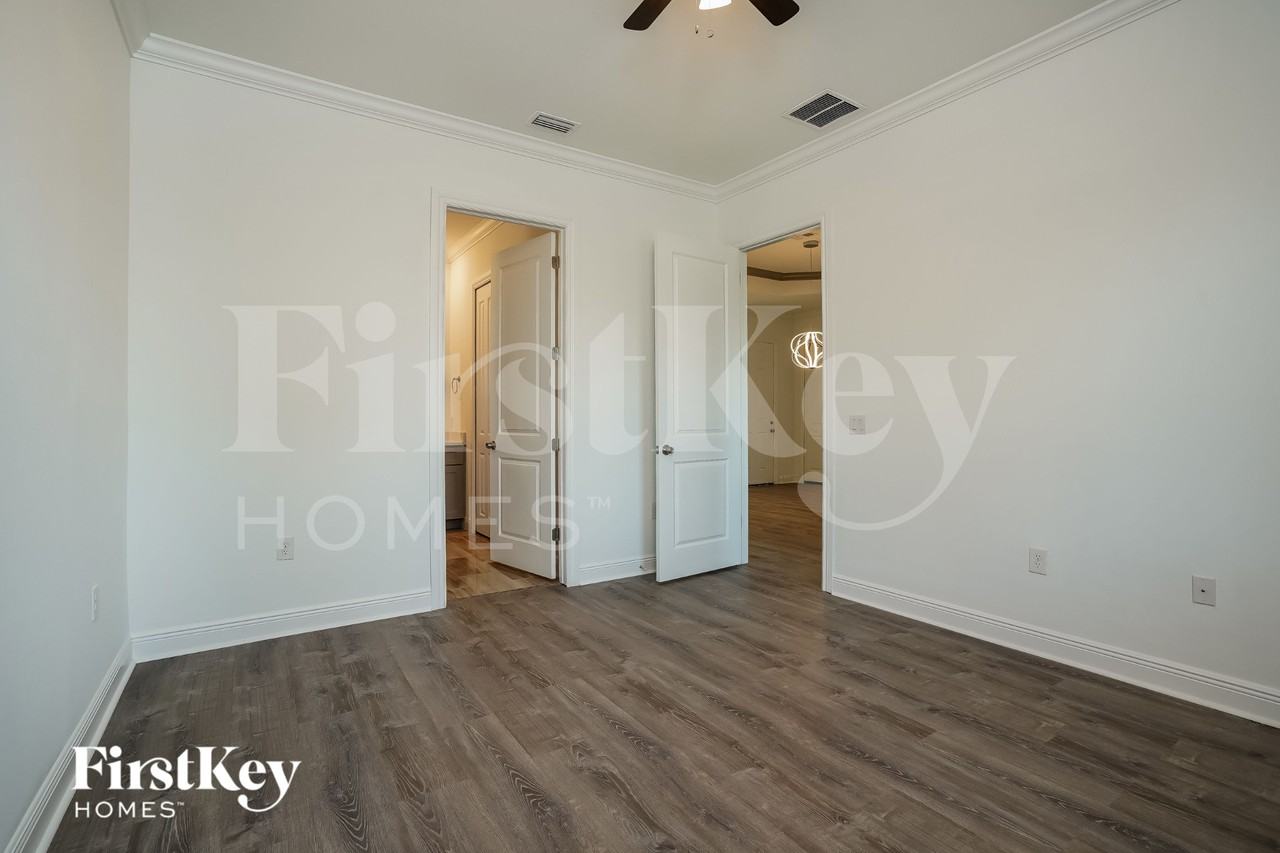 3910 Ne 19th Pl - Photo 7 of 16