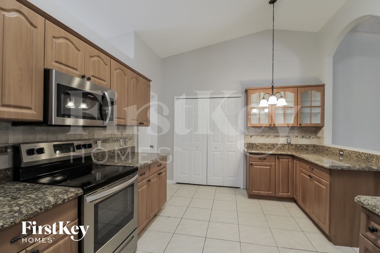 927 Nw 10th Ave - Photo 6 of 16