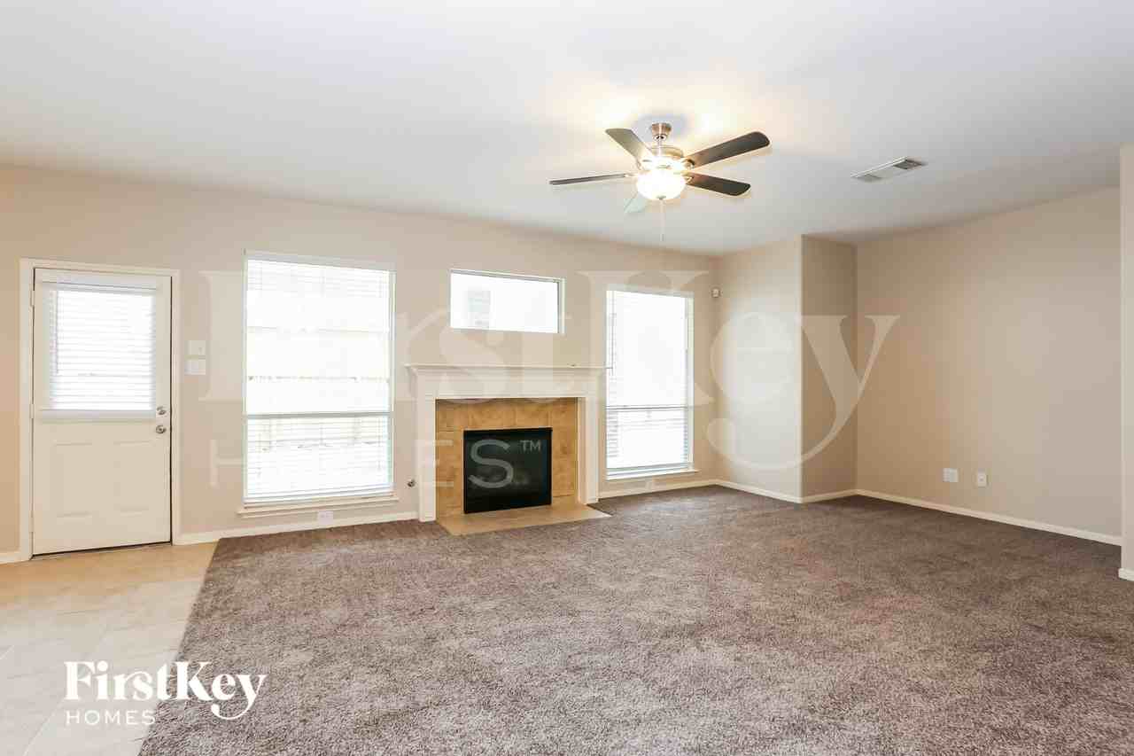 18210 Olive Tree Ct - Photo 3 of 16