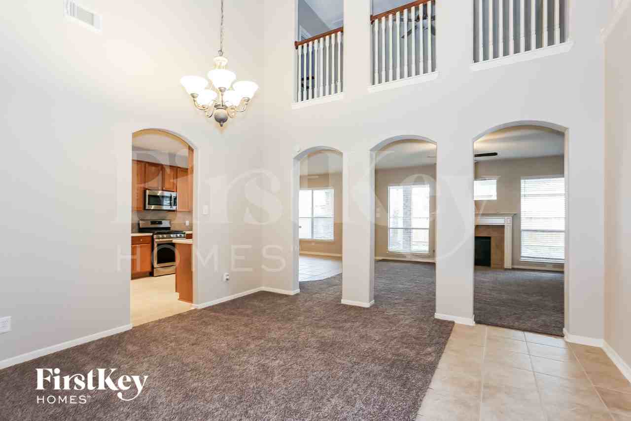 18210 Olive Tree Ct - Photo 4 of 16