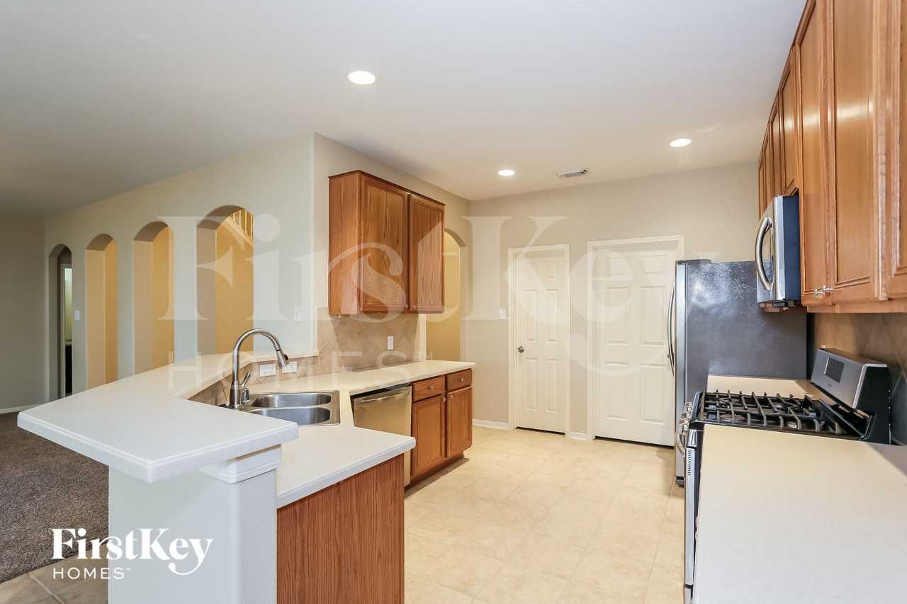 18210 Olive Tree Ct - Photo 6 of 16